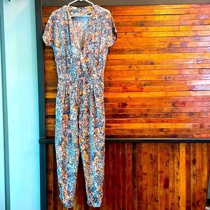 Womens jumpsuit, V neck, drawstring tie (waist), folded/fitted around ankles.